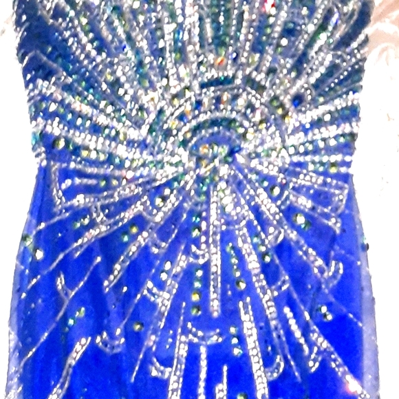 Long Dress, strapless, on navy netting - Picture 1 of 2